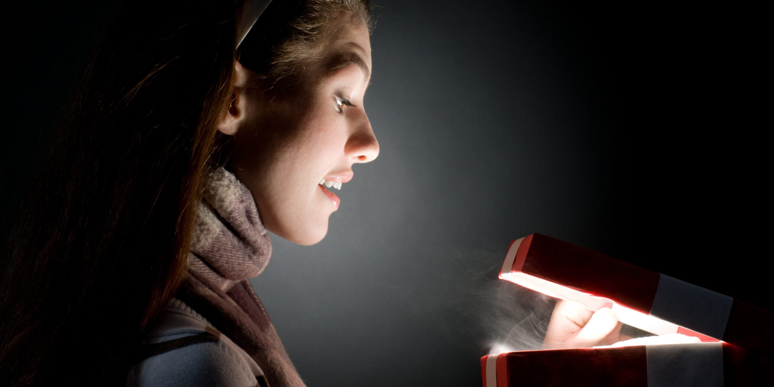 a beautifull girl opening  x-mass magic present